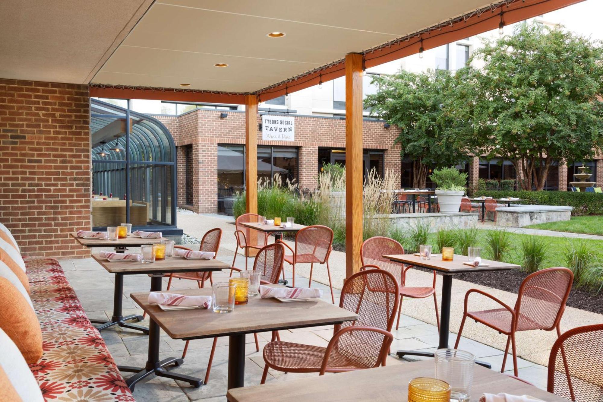 Hotel Doubletree By Hilton Mclean Tysons Tysons Corner Exterior foto